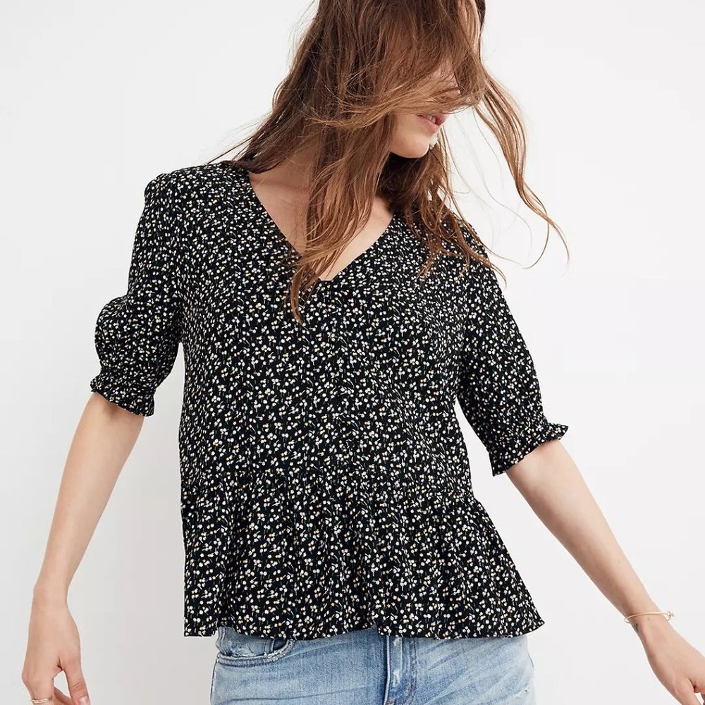 Madewell Petite Courtyard Ruffle-Hem Top in Playground Posies